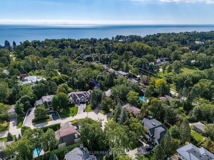 1242 Donlea Crescent  Oakville ON L6J 1V7 photo